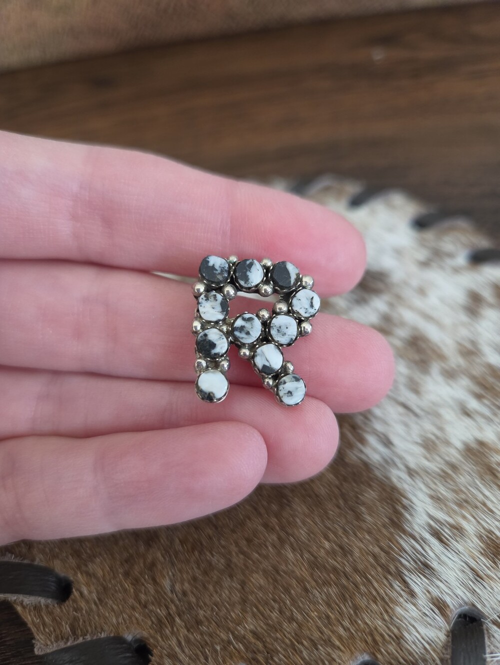 White Buffalo R Pendant - Picture 3 of 3